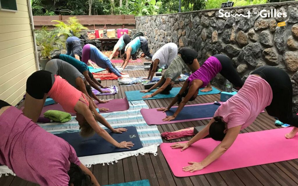 Posture de yoga avec Soufl'ékor à Saint-Gilles Les Bains à La Réunion